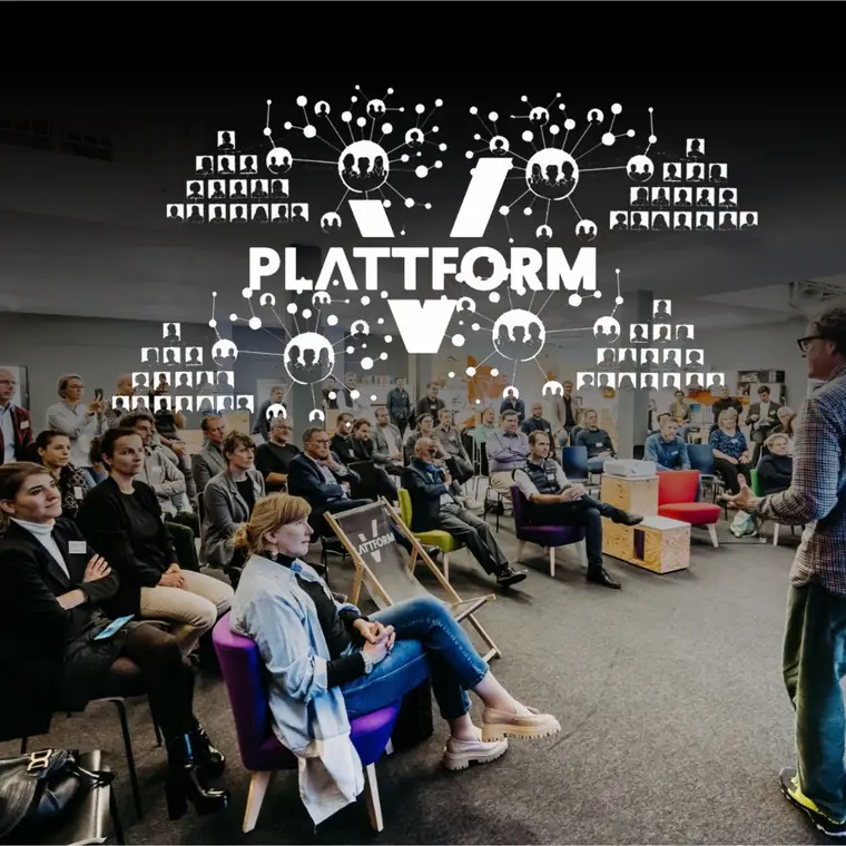 Plattform V event with a full room